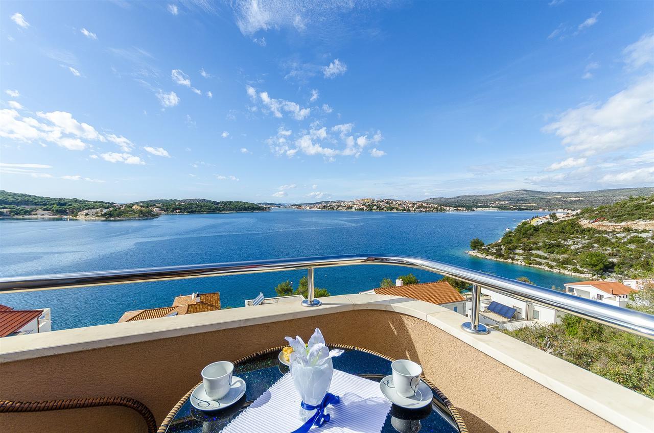 Apartments Smilje Рогозница Экстерьер фото